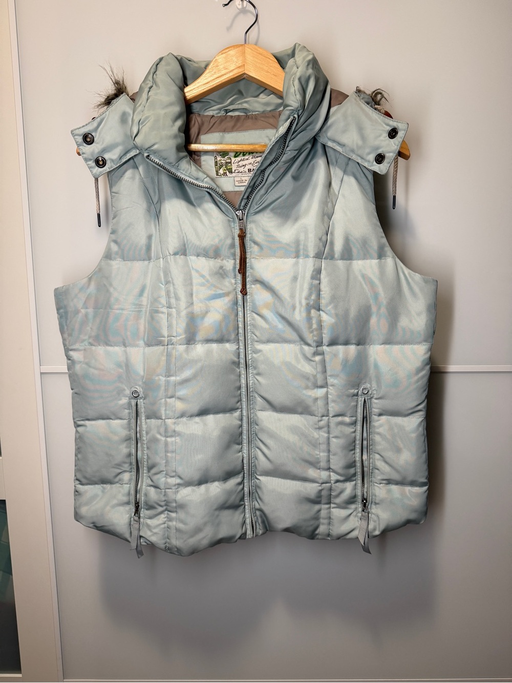 Eddie Bauer Yukon 550 Goose Down Vest with Hood